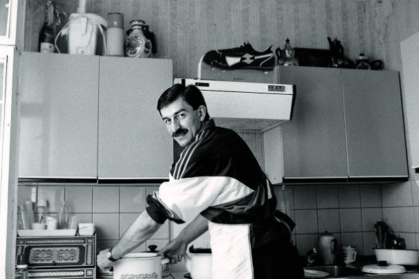 Станислав Саламович уверяет, что он прекрасный хозяин. Москва, 1 июля 1991 года Станислав Саламович уверяет, что он прекрасный хозяин. Москва, 1 июля 1991 года