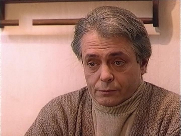 Алексей Шейнин в сериале «На углу у Патриарших» (1995) Алексей Шейнин в сериале «На углу у Патриарших» (1995)