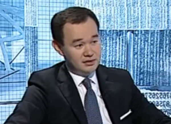 Денис Пак сделал замечание футболистам, из-за чего пострадал Денис Пак сделал замечание футболистам, из-за чего пострадал