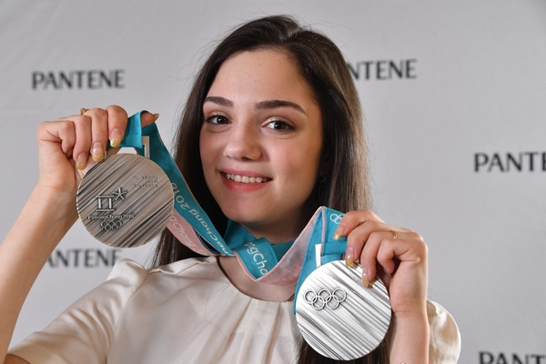 Евгения Медведева одна из самых известных фигуристок России Евгения Медведева одна из самых известных фигуристок России