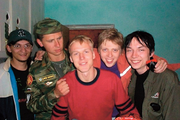 На присягу к Тимуру в Подольск приехали вузовские друзья. 2000 годНа присягу к Тимуру в Подольск приехали вузовские друзья. 2000 год На присягу к Тимуру в Подольск приехали вузовские друзья. 2000 год