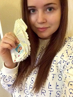 Друг подарил Полине целую коробку жвачки