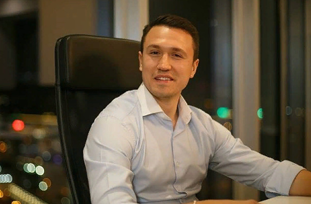 Миллионер Евгений Назаров намерен добиться расположения Бузовой Миллионер Евгений Назаров намерен добиться расположения Бузовой