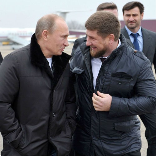 Кроме семейных снимков Кадыров выкладывает и фото, сделанные во время работы. Глава Чеченской Республики с президентом России Владимиром Путиным Кроме семейных снимков Кадыров выкладывает и фото, сделанные во время работы. Глава Чеченской Республики с президентом России Владимиром Путиным