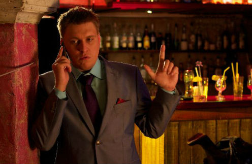 В сериале Незлобин снимает жену, маму и дома друзей по Comedy В сериале Незлобин снимает жену, маму и дома друзей по Comedy