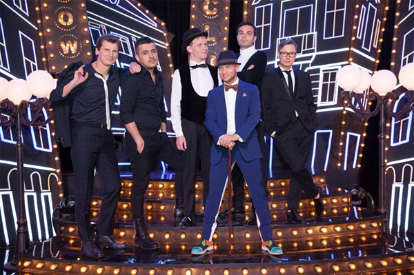Дмитрий и участники шоу «Ленинградский Stand-up клуб» Дмитрий и участники шоу «Ленинградский Stand-up клуб»
