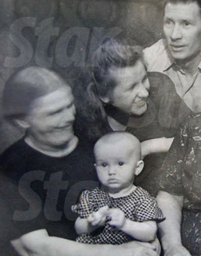 Алла встречает первый Новый, 1950 год Алла встречает первый Новый год, 1950 год