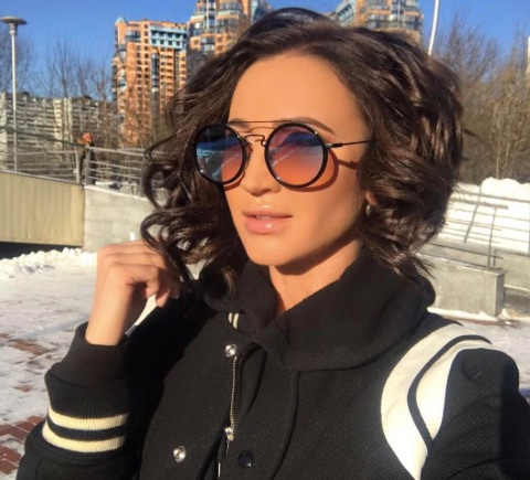 Телеведущая Ольга Бузова Телеведущая Ольга Бузова