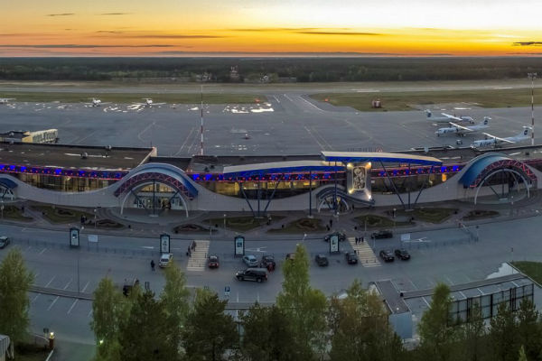 Самолет вылетел из аэропорта Сургута Самолет вылетел из аэропорта Сургута