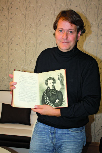 Александр уверен, что у них со знаменитым предком есть общие черты Александр уверен, что у них со знаменитым предком есть общие черты