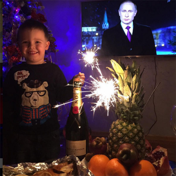 Сын Дарьи и Сергея Тема в новогоднюю ночь не спал! Сын Дарьи и Сергея Тема в новогоднюю ночь не спал!