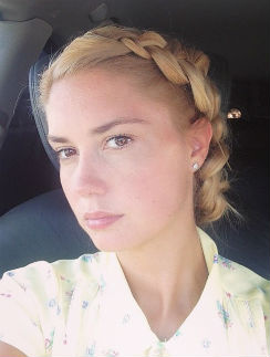 Агата Муцениеце Агата Муцениеце