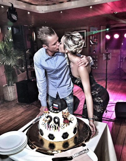 Ольга поздравляет любимого мужа с днем рождения