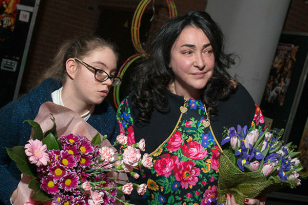 Лолита с дочерью остались в восторге от яркого шоу, которое увидели Лолита с дочерью остались в восторге от яркого шоу, которое увидели