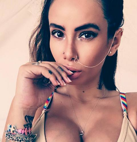 Айза Долматова Айза Долматова