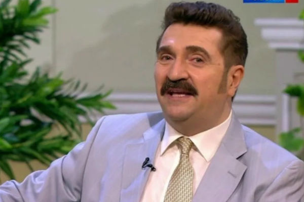 Сейчас Комиссаров работает преимущественно за кадром Сейчас Комиссаров работает преимущественно за кадром