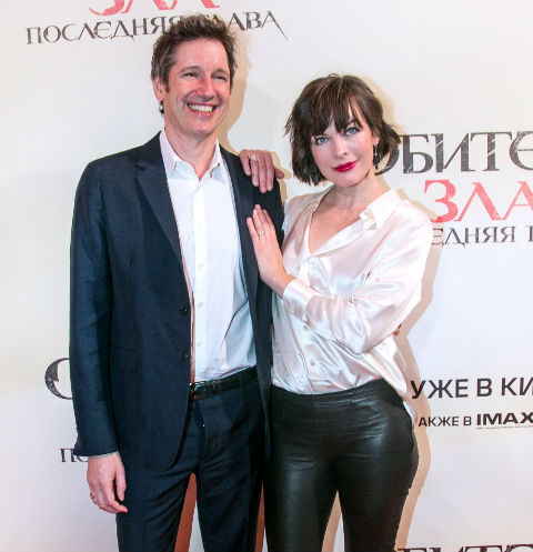 Милла Йовович с супругом Полом У. С. Андерсоном на премьере «Обитель зла: Последняя глава» в Москве Милла Йовович с супругом Полом У. С. Андерсоном на премьере «Обитель зла: Последняя глава» в Москве
