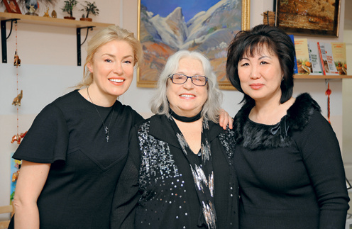 Актрисы Мария Шукшина и Лидия Федосеева-Шукшина и Светлана Чойжинимаева Актрисы Мария Шукшина и Лидия Федосеева-Шукшина и Светлана Чойжинимаева