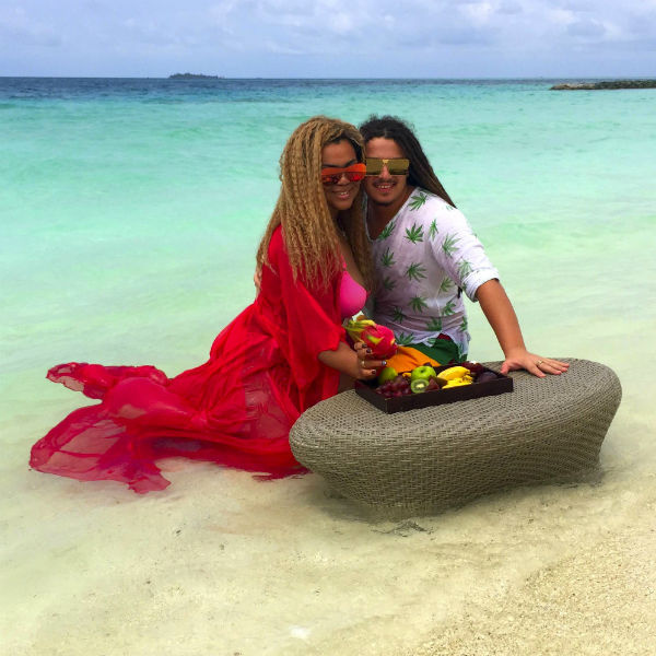 Влюбленные рады, что остановились в отеле Constance HALAVELI Maldives Влюбленные рады, что остановились в отеле Constance HALAVELI Maldives