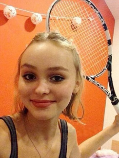 Лили-Роуз Мелоди Депп всего 15 лет Лили-Роуз Мелоди Депп всего 15 лет