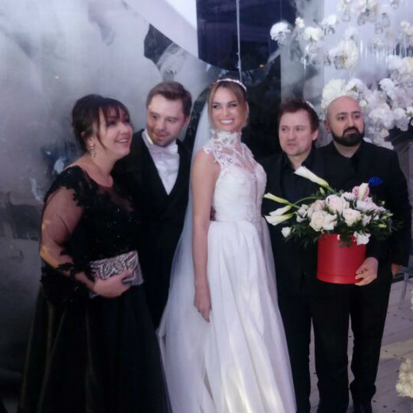Андрей Гайдулян с женой Дианой, а так же Арам Арчер поздравили супругов 