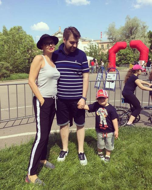 Эвелина Бледанс с мужем и сыном Эвелина Бледанс с мужем и сыном