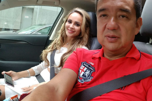 Пока певица и бизнесмен предпочитают не афишировать свои отношения Пока певица и бизнесмен предпочитают не афишировать свои отношения