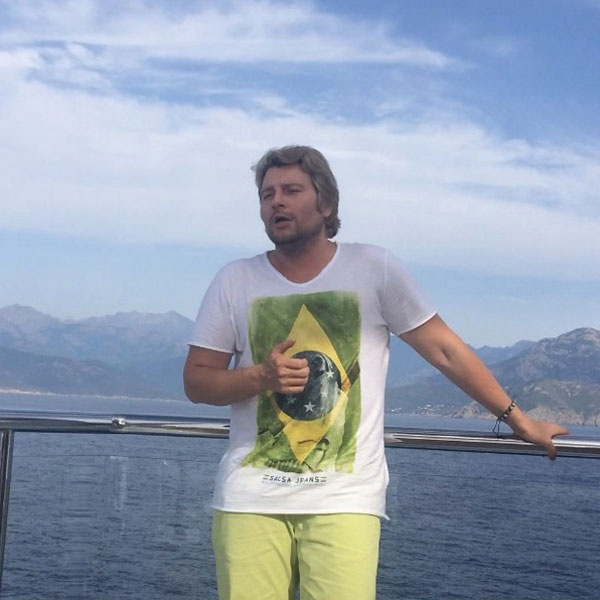 Николай Басков поет для Ксении посреди Средиземного моря Николай Басков поет для Ксении посреди Средиземного моря
