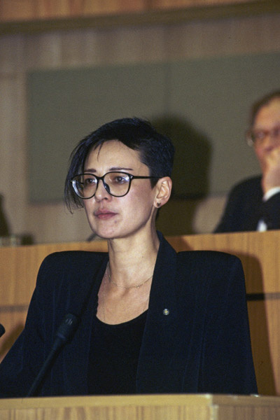 Ирина Хакамада на заседании Госдумы. 1994 год Ирина Хакамада на заседании Госдумы. 1994 год