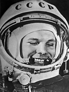 12 апреля, 54 года назад, Юрий Гагарин первым в мировой истории полетел в космос 12 апреля, 54 года назад, Юрий Гагарин первым в мировой истории полетел в космос