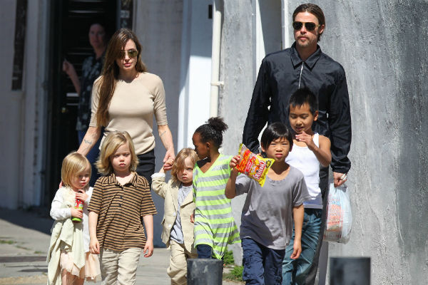 В 2011 году Питт и Джоли выглядели образцовыми родителями