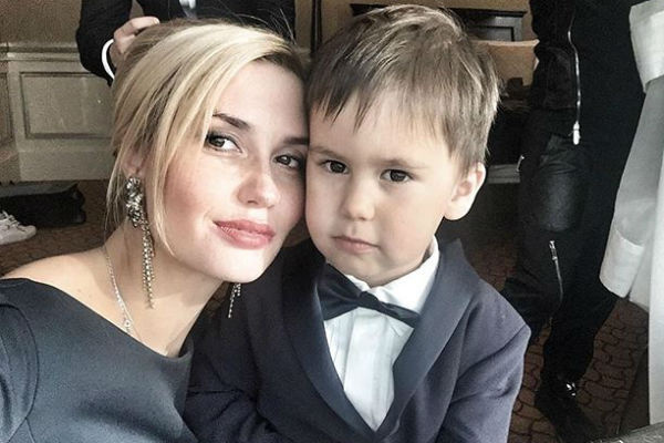 Маленький Тимофей уже понимает, что скоро у него появится сестренка Маленький Тимофей уже понимает, что скоро у него появится сестренка
