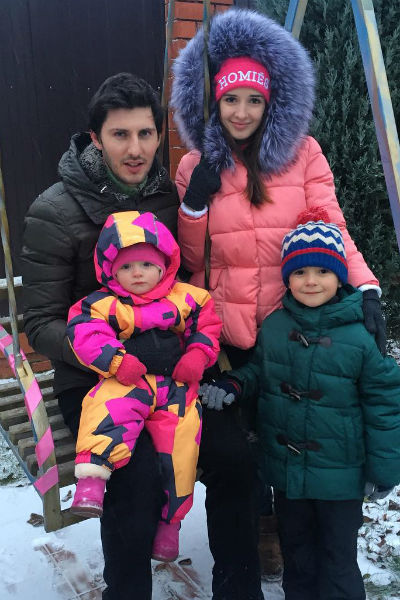 Маргарита Агибалова с мужем Павлом Марсо и детьми