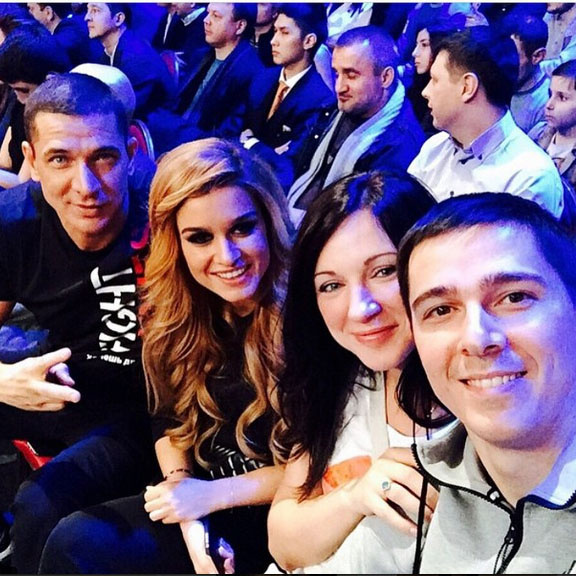 Вся компания субботним вечером отправилась в «Арену Химки» смотреть бои Fight nights Вся компания субботним вечером отправилась в «Арену Химки» смотреть бои Fight nights