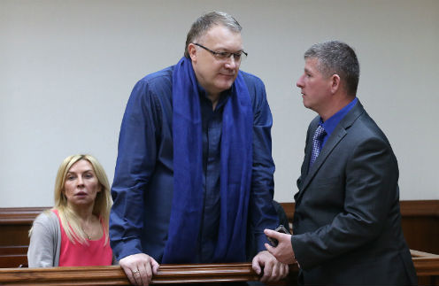 Татьяна слушала приговор вместе с любимым, а когда узнала решение – расплакалась Татьяна слушала приговор вместе с любимым, а когда узнала решение – расплакалась