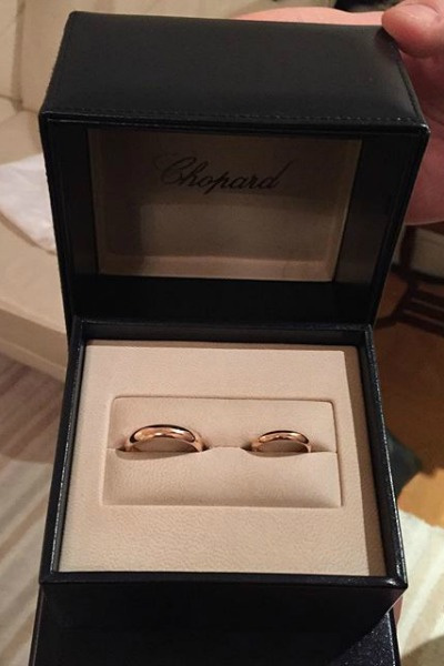 Молодожены выбрали обручальные кольца Chopard Молодожены выбрали обручальные кольца Chopard