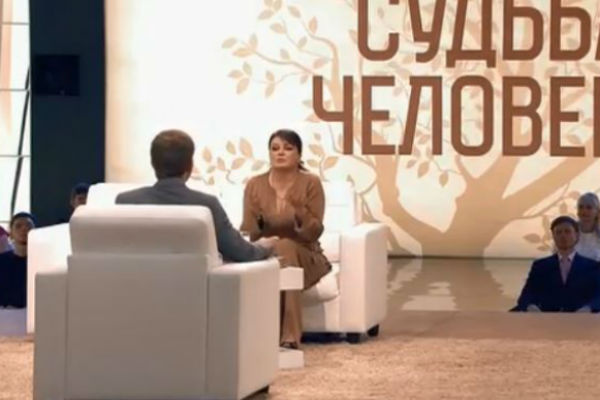 Актриса отпугивает ухажеров дочери от их дома Актриса отпугивает ухажеров дочери от их дома