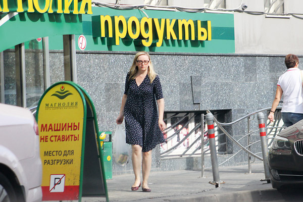 Наталья следит за питанием – среди ее покупок были в основном йогурты Наталья следит за питанием – среди ее покупок были в основном йогурты