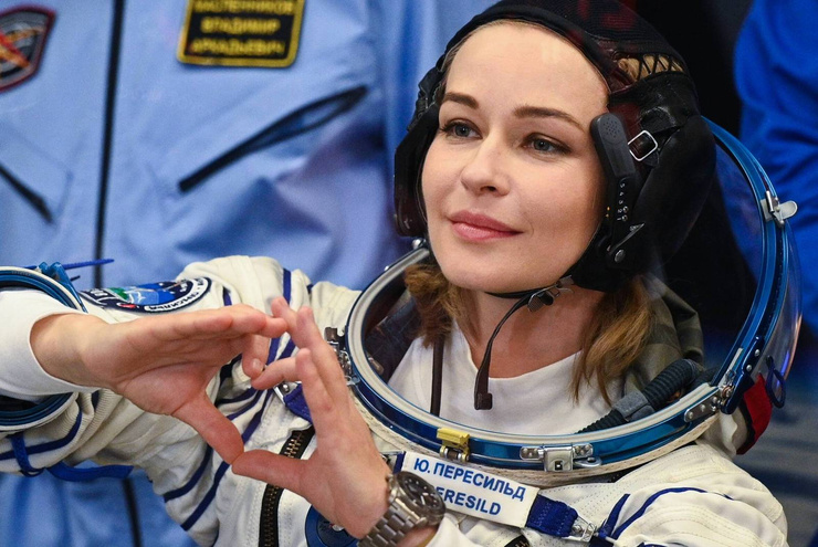 Накануне дети актрисы проводили ее в космос, попросив передать привет инопланетянам Накануне дети актрисы проводили ее в космос, попросив передать привет инопланетянам