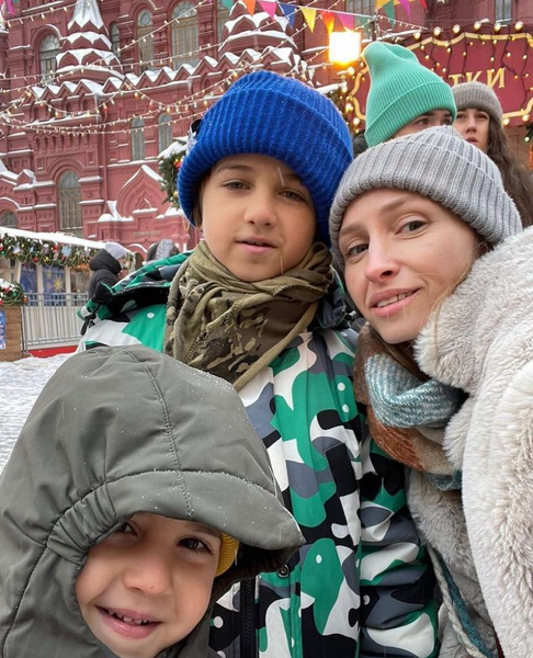 Алена Андреасян с сыновьями 