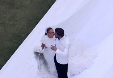 Как в кино! Вторая свадьба Бена Аффлека и Дженнифер Лопес в белом стиле – фото 