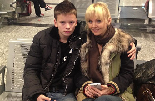 Валерия с сыном Арсением в аэропорту: к отдыху готовы!