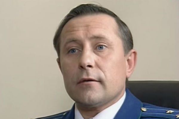 Актер исполнил около сотни ярких ролей в кино и сериалах Актер исполнил около сотни ярких ролей в кино и сериалах