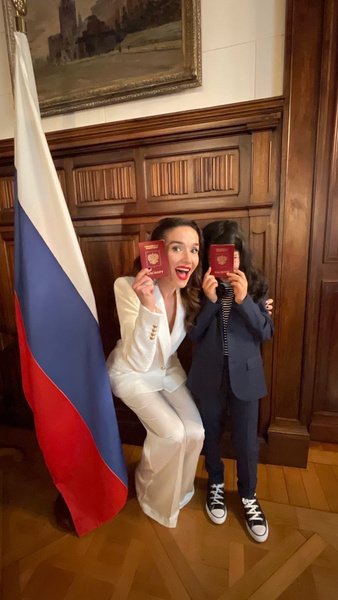 Артистка была рада получить гражданство России