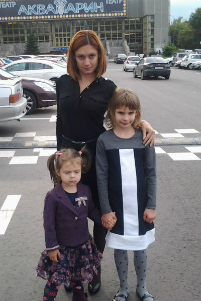 Карина с дочерями Кристиной и Полиной