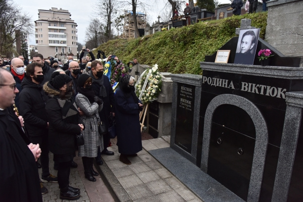 Режиссер похоронен на Лычаковском кладбище