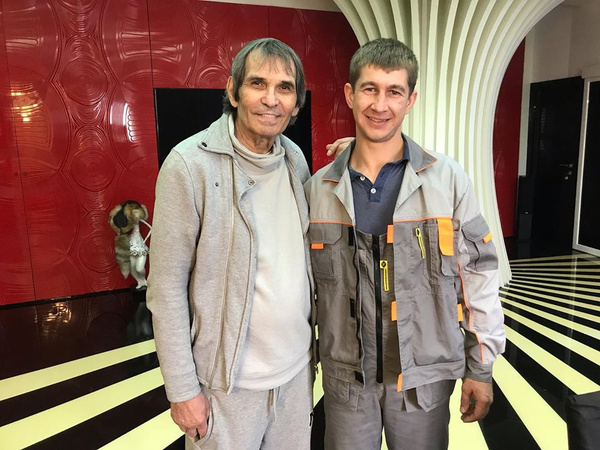 Продюсер заметно похудел Продюсер заметно похудел