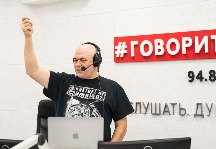 До конца жизни журналист работал на радио «Говорит Москва» До конца жизни журналист работал на радио «Говорит Москва»