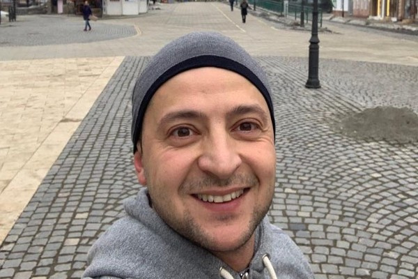 Владимир Зеленский часто проводит время в разъездах Владимир Зеленский часто проводит время в разъездах