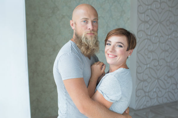 Супруги являются счастливыми родителями троих детей Супруги являются счастливыми родителями троих детей